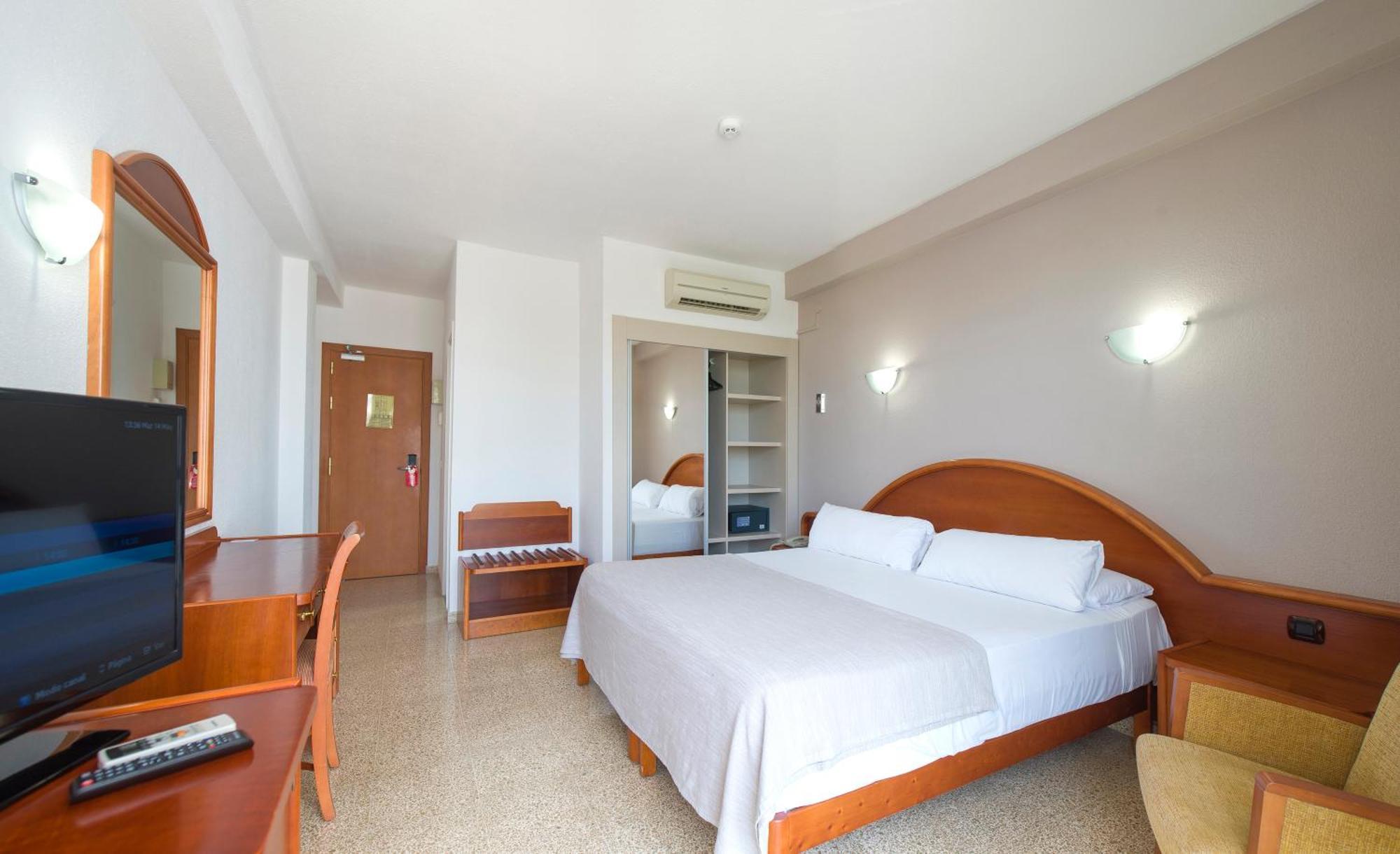 Hotel Marfil Сан-Антонио-Абад Экстерьер фото
